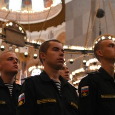 В Кронштадте началась панихида по погибшим подводникам (фото)
