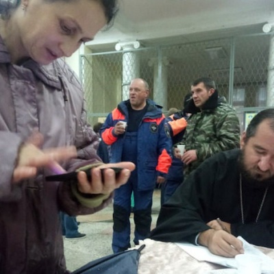 Священники и добровольцы доставляют гумпомощь в пострадавшие от наводнения кубанские села