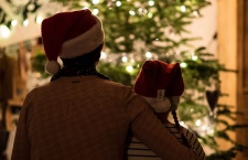 Дед Мороз и валеночки под елкой