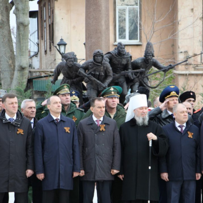 Митрополит Василий принял участие в открытии памятника Героям России