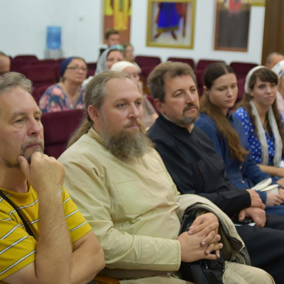 В войсковом соборе святого благоверного князя Александра Невского прошел показ фильма «Один Бог. Один путь»