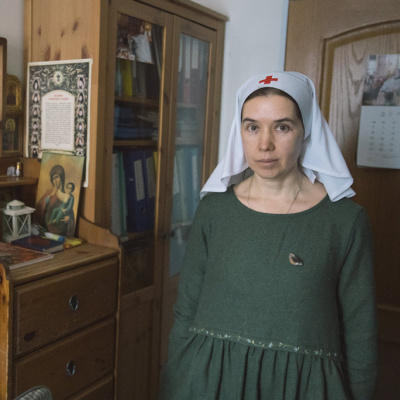 «Трудно бывает, но я этого хотела»: один день старшей сестры милосердия, для которой богадельня стала домом