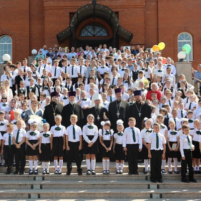В Русской Православной школе состоялась праздничная линейка, посвященная Дню знаний