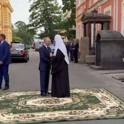 Путин и Патриарх Кирилл приехали в Свято-Троицкую Александро-Невскую лавру (+видео)