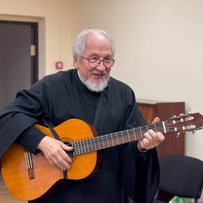 В Свято-Троицком соборе прошел концерт духовной музыки протодиакона Михаила Околота