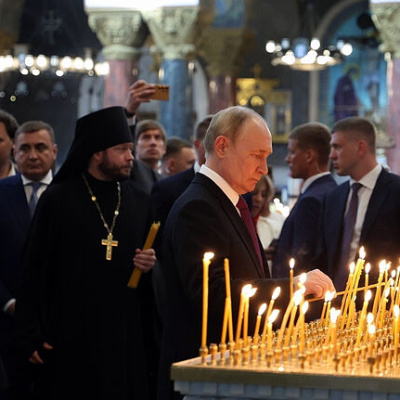 Владимир Путин посетил Морской собор в Кронштадте