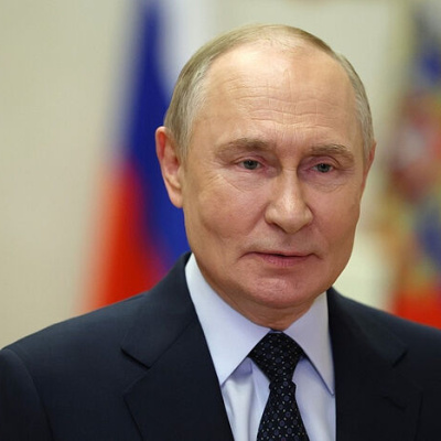 Президент Российской Федерации Владимир Путин поздравил Святейшего Патриарха Кирилла с 50-летием архиерейской хиротонии