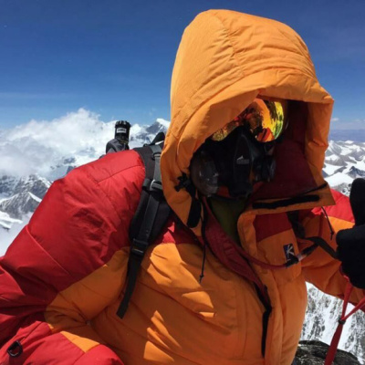 «Все было не зря»: кто и зачем хоронит в горах погибших альпинистов 