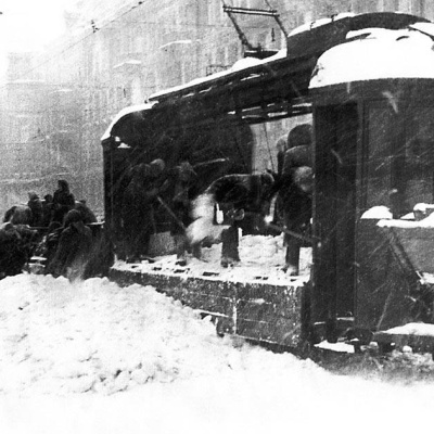 «Однажды мама с работы не вернулась. Вскоре во всем подъезде живым остался я один» — как ребенок в одиночку пережил блокаду