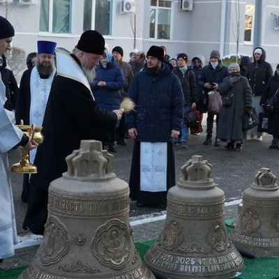 Митрополит Василий совершил чин освящения колоколов храма преподобных Кирилла и Мефодия при КубГУ
