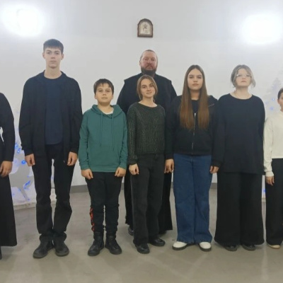 В Троицком храме состоялась литературная гостиная, приуроченная ко Дню православной молодежи