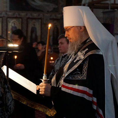 Митрополит Василий совершил великое повечерие в Свято-Вознесенском храме поселка Пашковского
