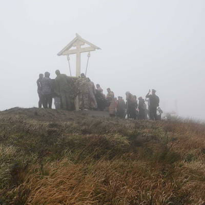 На месте сражений в 1942 году за Туапсе на высоте свыше тысячи метров установили поклонный крест