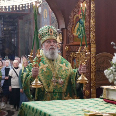 В канун праздника Входа Господня в Иерусалим епископ Сергий совершил Всенощное бдение в Свято-Успенском кафедральном соборе Новороссийска