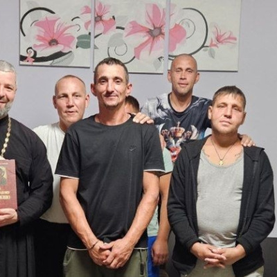 В преддверии праздника Пятидесятницы священнослужитель посетил Центр помощи зависимым "Шаг к жизни" г. Новороссийска