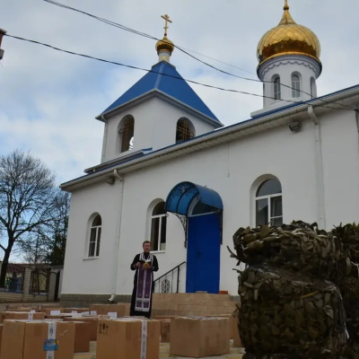 На приходе храма в честь святого Александра Невского г. Темрюка прошла благотворительная акция "Пасхальный подарок солдату"