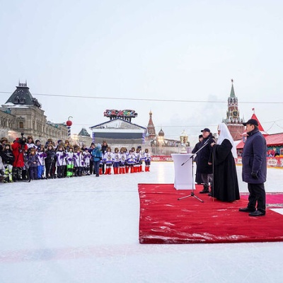 Святейший Патриарх Кирилл принял участие в открытии XIV турнира по русскому хоккею на Красной площади