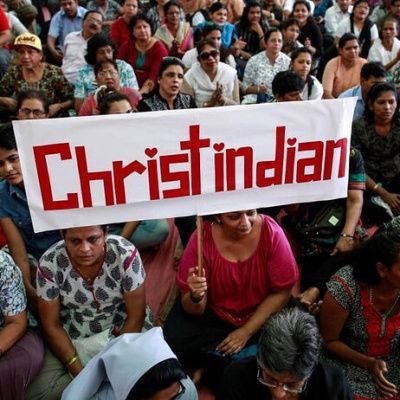 Индия: радикальные индуисты избили, взяли в заложники христиан и сожгли их Библии