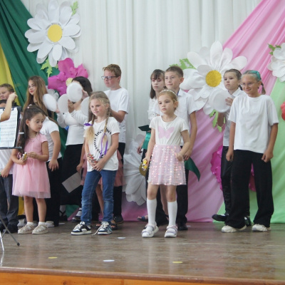 В СКЦ Крымского района прошел фестиваль художественного творчества детей и подростков с ОВЗ и инвалидностью "Цветик-семицветик"
