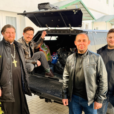 Прихожане Вознесенского собора посетили волонтерский пункт города Геленджика
