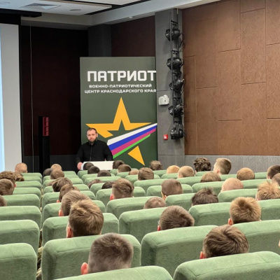 В центе «Патриот» прошла встреча с воспитанниками
