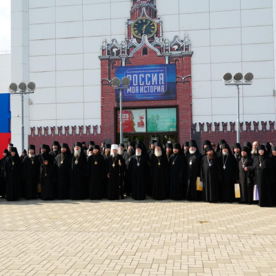 Епископ Новороссийский и Геленджикский Сергий принял участие в работе круглого стола "Суть монашеского подвига в современном мире"
