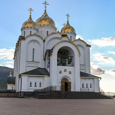 ЛИТУРГИЯ В ДЕНЬ РОЖДЕНИЯ НАСТОЯТЕЛЯ АНДРЕЕВСКОГО СОБОРА