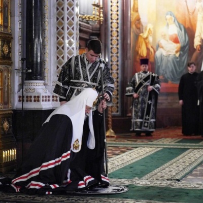 Патриарх Кирилл попросил прощения у верующих и благословил их на Великий пост 