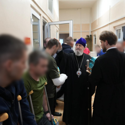 Епископ Сергий совершил рождественский визит в военный госпиталь города Новороссийска