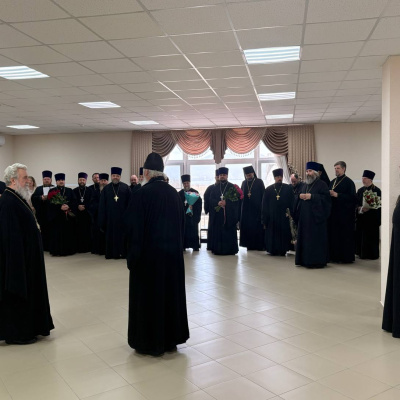 Духовенство Новороссийской епархии и сотрудники епархиального управления поздравили правящего архиерея с Днем рождения