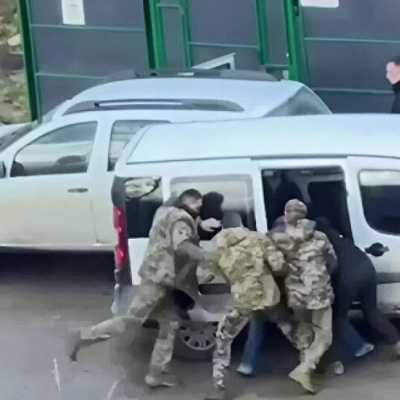 «Тихо молись дома или иди воевать»: как на Украине уничтожают каноническое Православие и отправляют священников в окопы