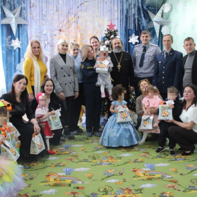 Сотрудники ГУФСИН и общественные деятели поздравили детей в Доме ребёнка при ИК-3