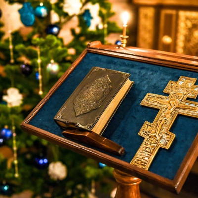 Читать Евангелие и книги, связанные с Рождеством, чтобы встретить новорожденного Бога. Священник о том, как правильно провести Рождественский пост