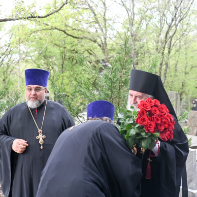 В ДЕНЬ РАДОНИЦЫ ЕПИСКОП СЕРГИЙ СОВЕРШИЛ БОЖЕСТВЕННУЮ ЛИТУРГИЮ В СВЯТО-ПРЕОБРАЖЕНСКОМ ХРАМЕ Г. ГЕЛЕНДЖИК