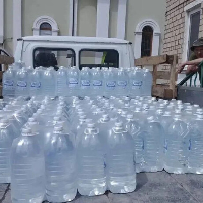 Патриаршая гуманитарная миссия доставила жителям ДНР 18 тонн питьевой воды
