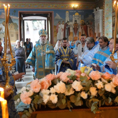 В праздник Рождества Пресвятой Богородицы Новороссийский архипастырь совершил Божественную литургию в Вознесенском соборе Геленджика