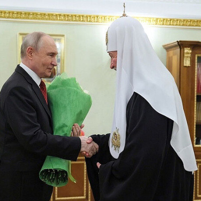 Президент России Владимир Путин поздравил Святейшего Патриарха Кирилла с днем тезоименитства