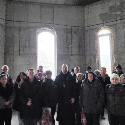 Прихожане Свято-Пантелеимоновского храма города Новороссийска вручили бездомным новогодние подарки