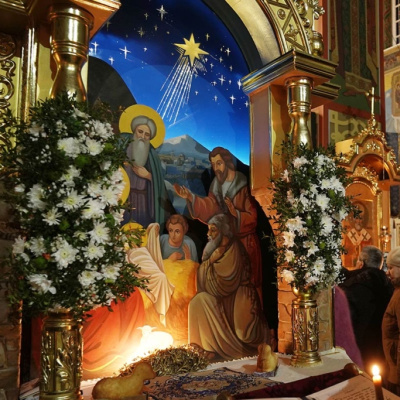 «Мы призваны продолжать праздновать Рождество»: Как провести Святки, объясняет священник