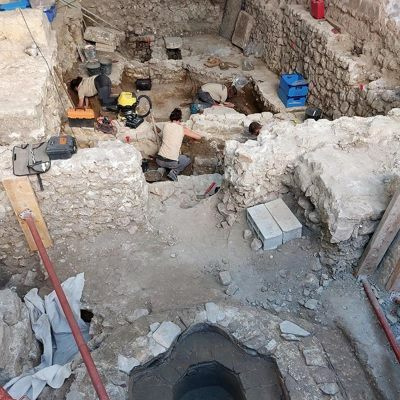 Во Франции обнаружены руины 1500-летнего собора с полностью сохранившимся баптистерием
