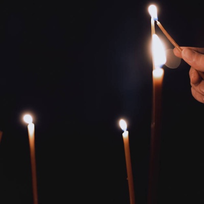 Можно ли сретенские свечи зажигать дома за упокой?