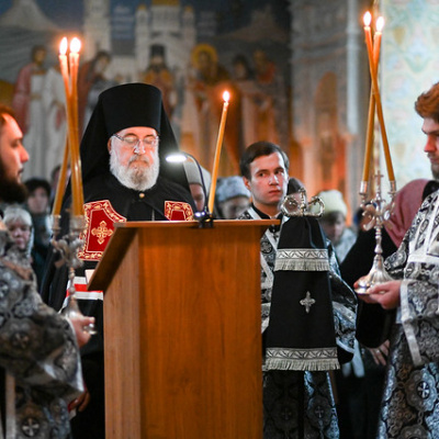 В ЧЕТВЕРГ 1-Й СЕДМИЦЫ ВЕЛИКОГО ПОСТА АРХИПАСТЫРЬ СОВЕРШИЛ ВЕЛИКОЕ ПОВЕЧЕРИЕ