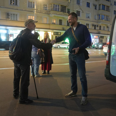 Не бояться, а делать: истории наших современников, которые просто помогают людям