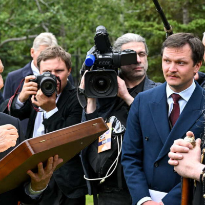 Путин пообщался с американским православным священником и подарил ему две иконы