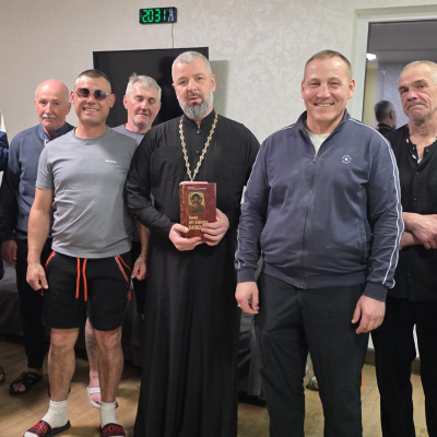 В реабилитационном центре "Шаг к жизни" г. Новороссийска прошла беседа со священником по случаю празднования Дня православной книги