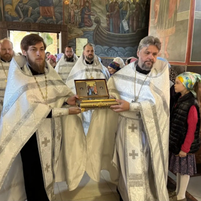 В Свято-Успенском кафедральном соборе г. Новороссийска состоялась торжественная встреча ковчега с частицей Пояса Пресвятой Богородицы