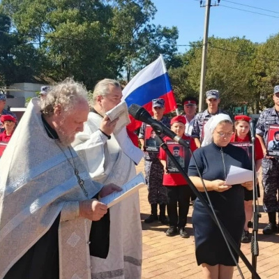 В Тамани благочинный Темрюкского округа совершил освящение памятника в память о погибших воинах СВО