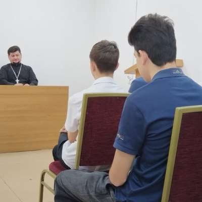Священнослужитель провел встречу с членами клуба православной молодежи "Союз" Крымского технического колледжа