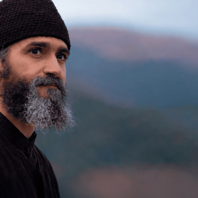 Вся группа молилась на съемках, а исполнитель главной роли вживался в образ на Афоне: что известно о сериале «Святой Паисий»