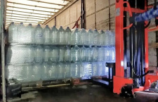 Патриаршая гуманитарная миссия передала более 18 тонн бутилированной питьевой воды нуждающимся в Донецке